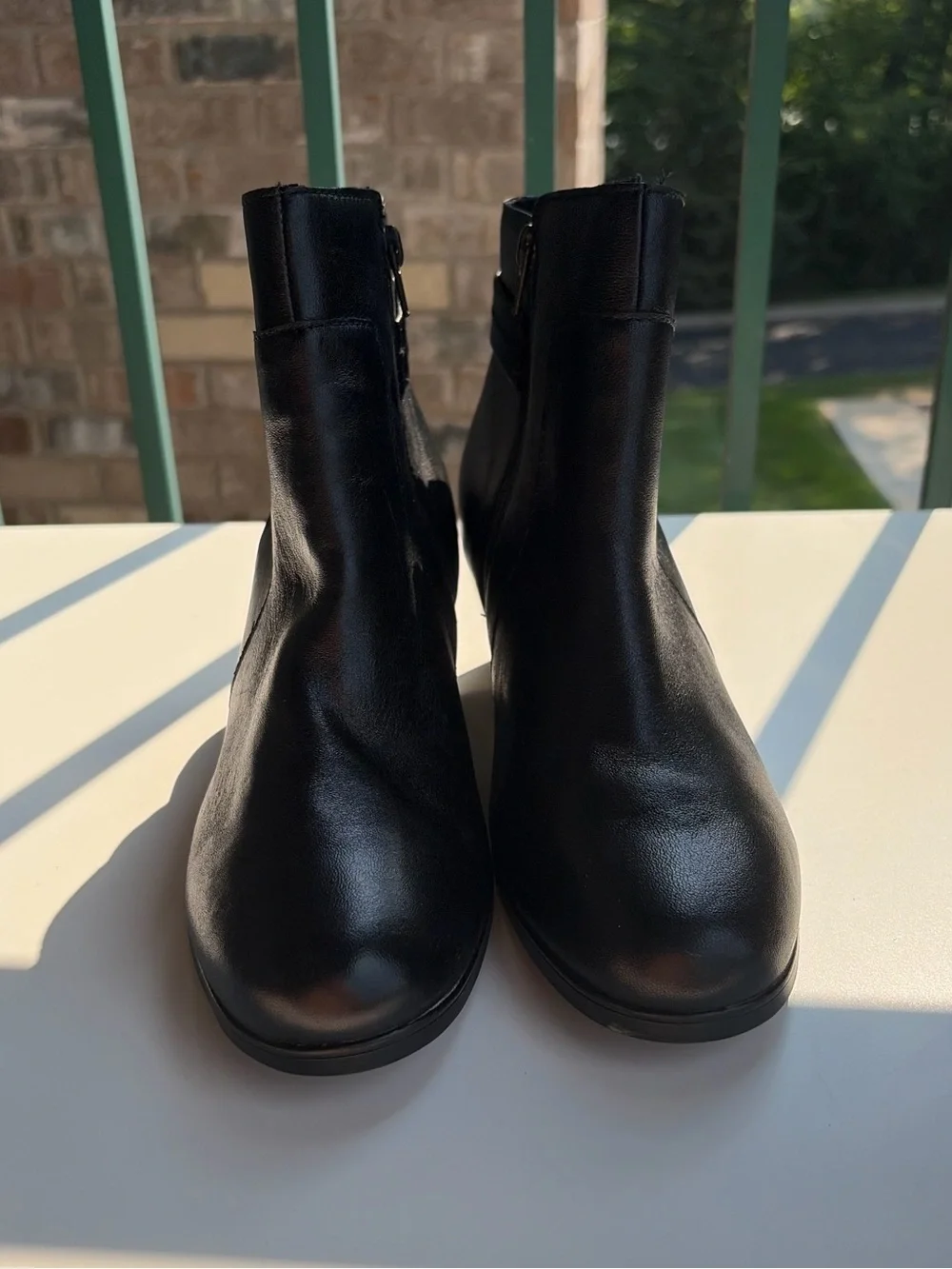 ✨🖤 Clarks Collection Black Leather Ankle Booties Low Block Heel Side 9 Zip Chic